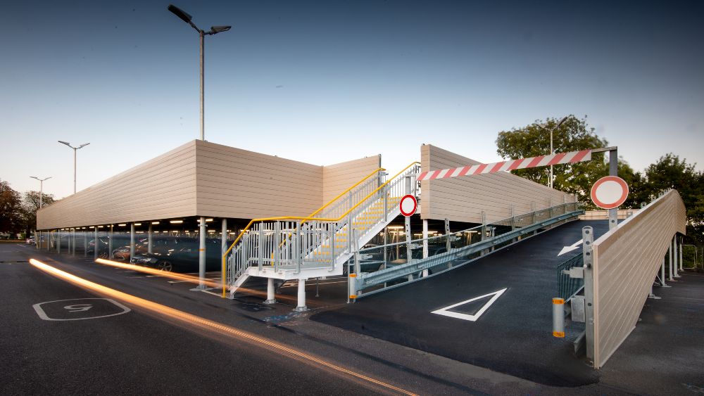 Expandable steel framed and foundationless elevated car park